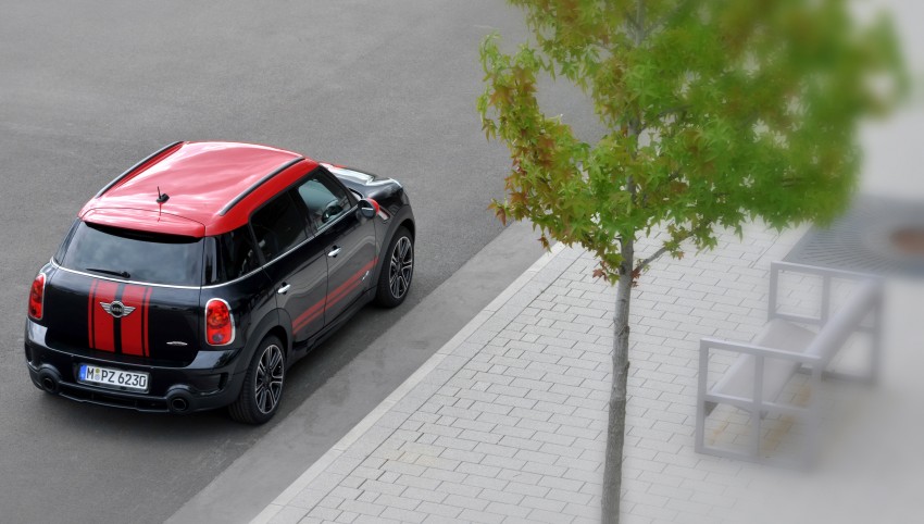 MINI Countryman John Cooper Works – JCW power now available with four doors and all wheel drive 130045