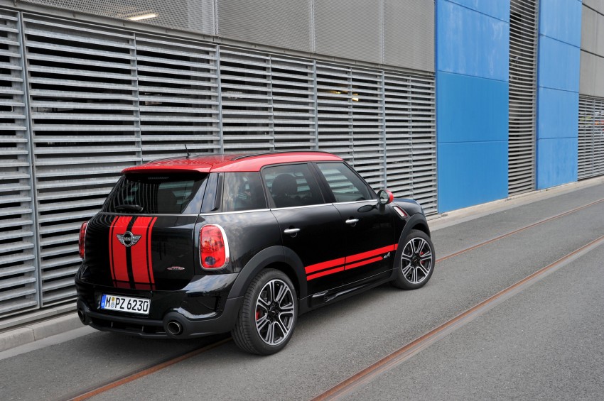 MINI Countryman John Cooper Works – JCW power now available with four doors and all wheel drive 130053