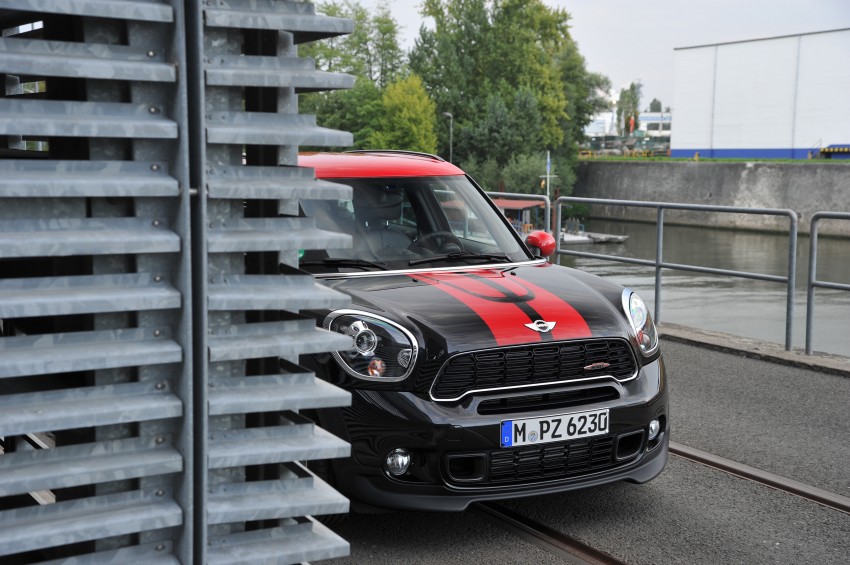 MINI Countryman John Cooper Works – JCW power now available with four doors and all wheel drive 130054