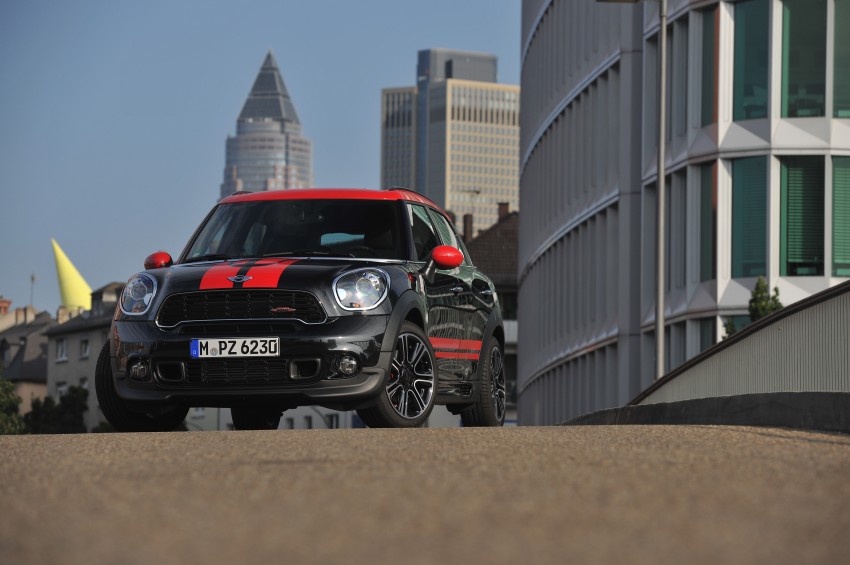 MINI Countryman John Cooper Works – JCW power now available with four doors and all wheel drive 130056