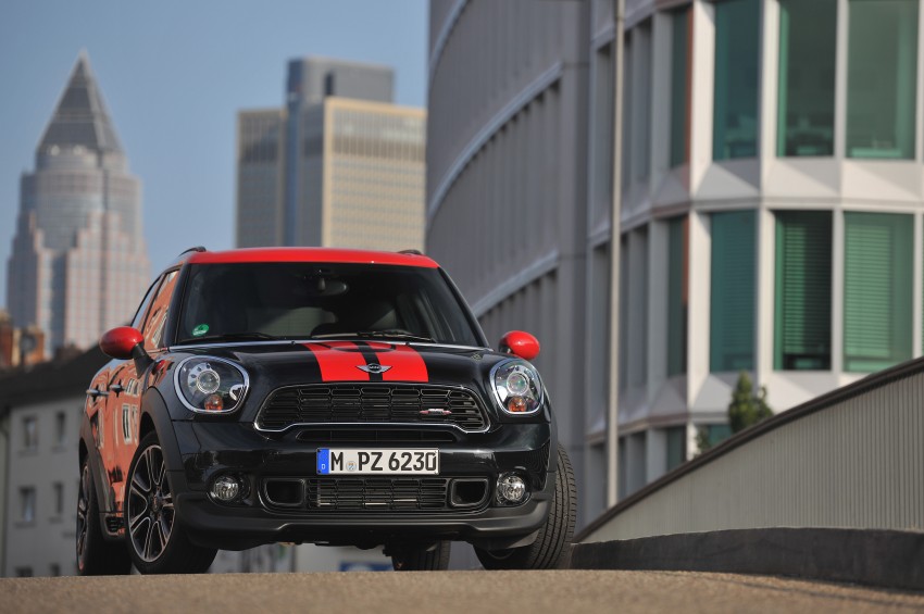 MINI Countryman John Cooper Works – JCW power now available with four doors and all wheel drive 130057
