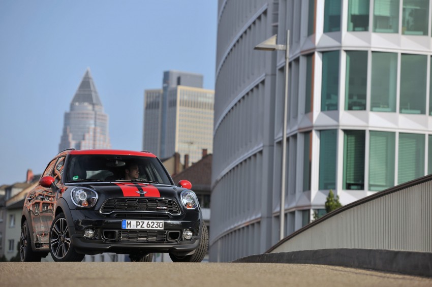 MINI Countryman John Cooper Works – JCW power now available with four doors and all wheel drive 130060