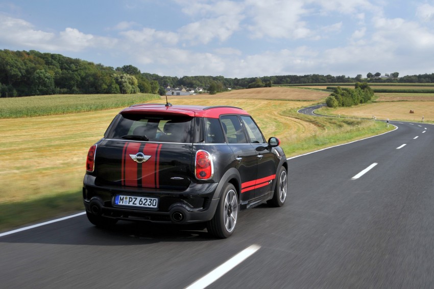 MINI Countryman John Cooper Works – JCW power now available with four doors and all wheel drive 130047