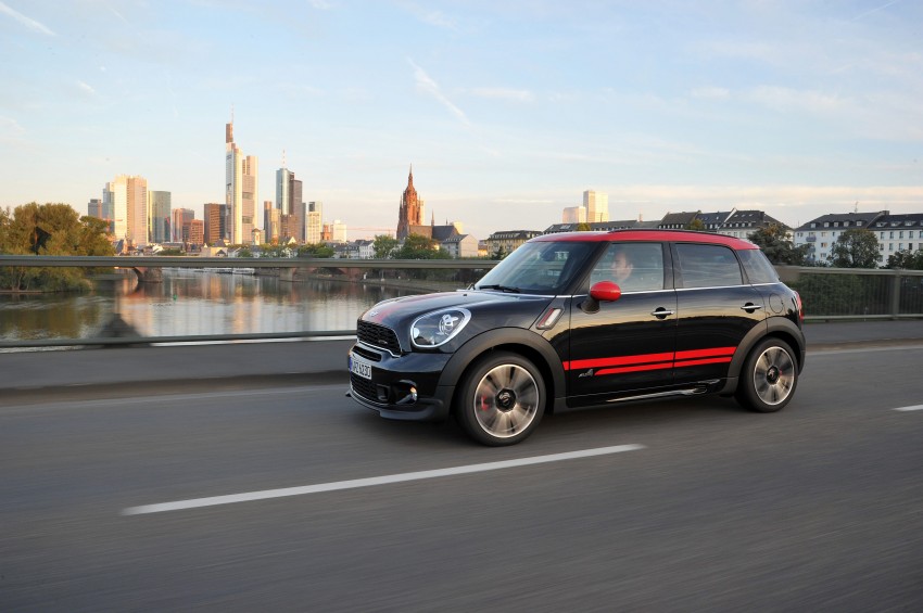 MINI Countryman John Cooper Works – JCW power now available with four doors and all wheel drive 130094