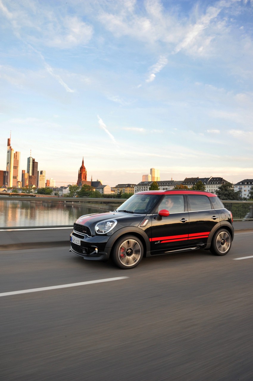 MINI Countryman John Cooper Works – JCW power now available with four doors and all wheel drive 130096