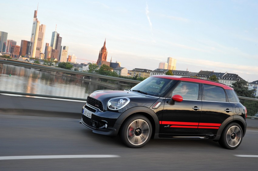 MINI Countryman John Cooper Works – JCW power now available with four doors and all wheel drive 130099