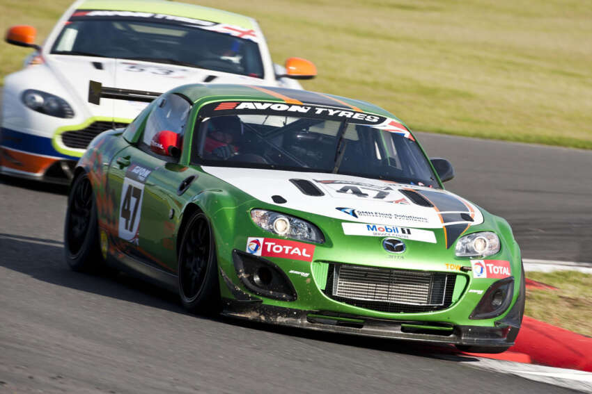 Mazda MX-5 GT4 race cars for sale – 320 bhp, 1,000 kg 126339