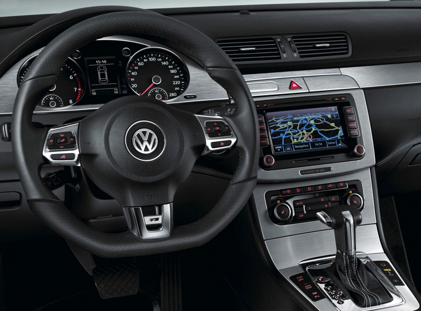Volkswagen R cars are here – Golf R and Passat CC R-Line 91274
