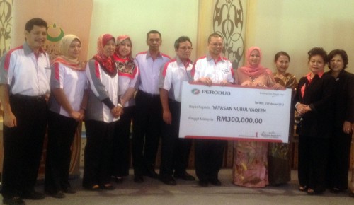 Perodua donates RM300k to School in Hospital project