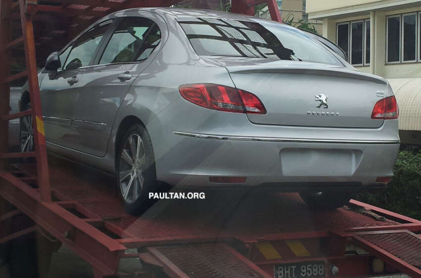 Peugeot 408 Turbo is the name, caught without disguise 88744