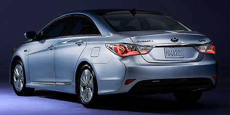 Hyundai Sonata Hybrid debuts lithium polymer battery tech