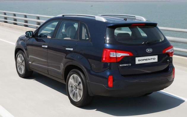 Facelifted Kia Sorento comes with ‘completely new platform’ – refreshed cabin seen for the first time