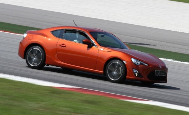 Toyota plays catch-up in direct injection and downsizing, new turbocharged engine out in 2014
