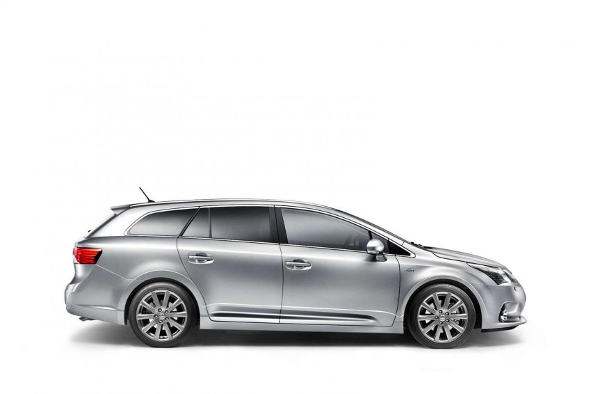 Frankfurt: Facelifted Toyota Avensis makes its debut 68676