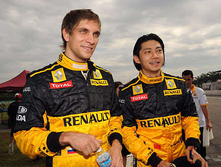 We battle with Renault F1 drivers on track!