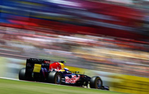 Webber beats Vettel to Spanish GP pole, Team Lotus 15th