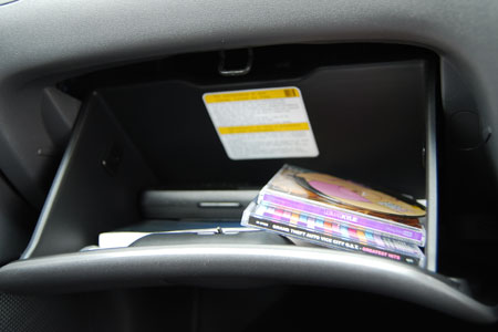 kia-rio-14-glovebox.jpg