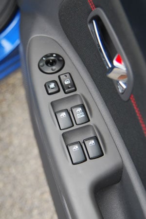 kia-rio-14-powerwindow.jpg