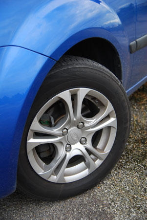 kia-rio-14-wheel.jpg