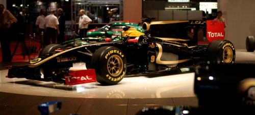 Lotus-Renault GP unveil livery, aims for victories in 2011