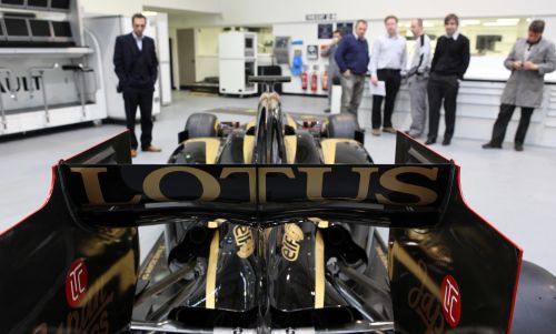 Lotus-Renault GP unveil livery, aims for victories in 2011