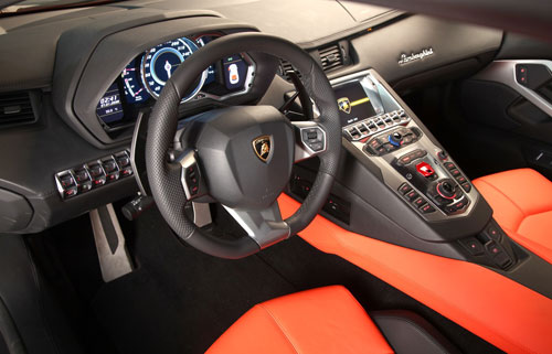 Lamborghini Aventador revealed: 700 hp V12, rich with CF