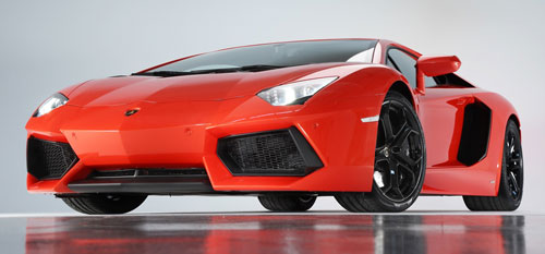 Lamborghini Aventador revealed: 700 hp V12, rich with CF