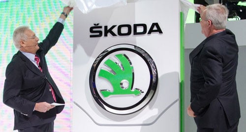 Škoda unveils new logo and VisionD Concept at Geneva