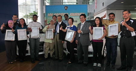 Tun Dr Mahathir hands over 25th Anniversary Proton cars