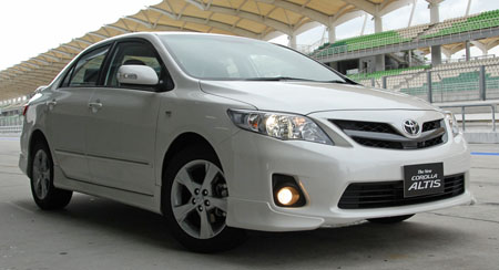 Facelifted Dual VVT-i Toyota Corolla Altis tested at Sepang!