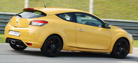 VIDEO: Megane RS 250 at Sepang with driver comments!