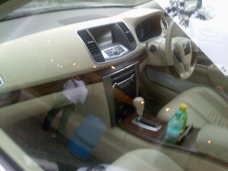 SPYSHOT: Local spec Nissan Teana interior snapped!